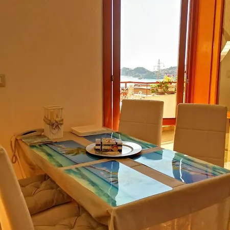 Charming Seaside House In With Terrace Διαμέρισμα Letojanni