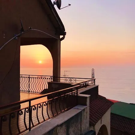 Charming Seaside House In With Terrace Διαμέρισμα Letojanni