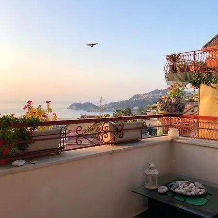 Charming Seaside House In With Terrace *